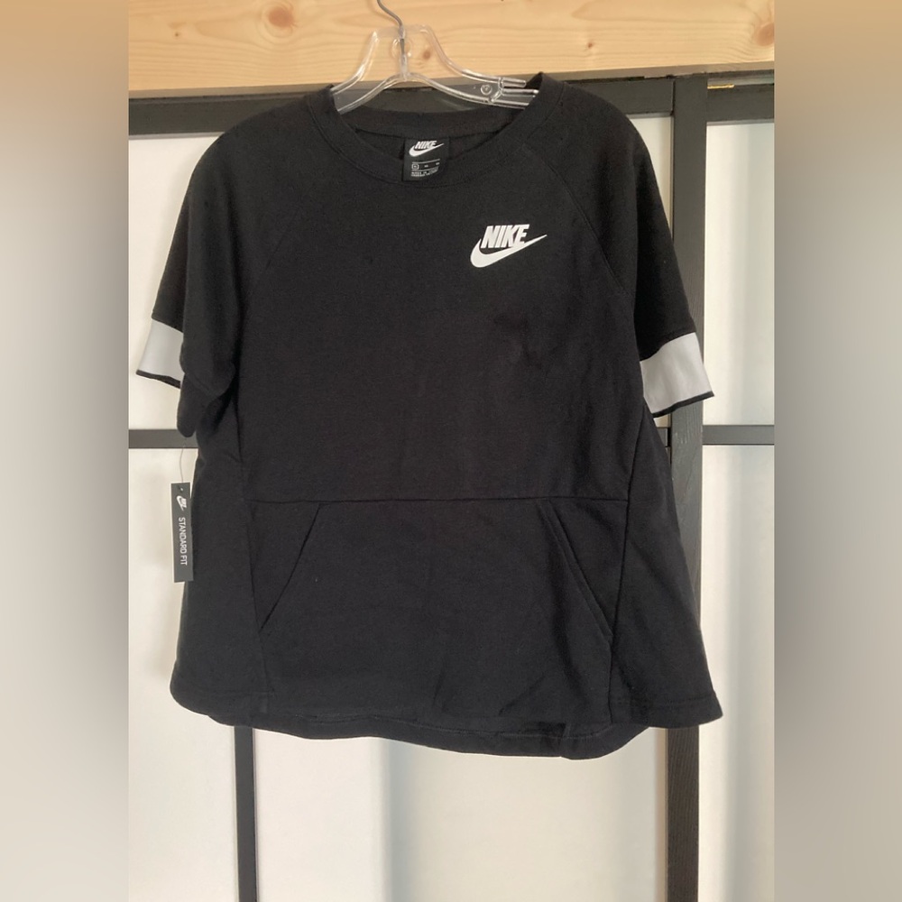 NWT Nike Black and White Sweatshirt